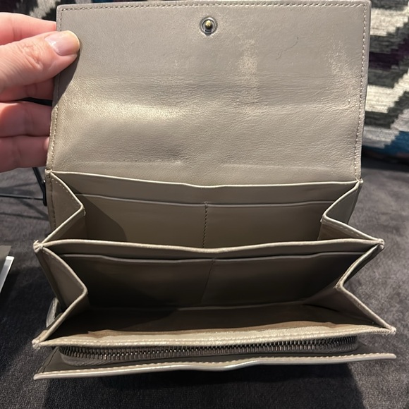 Authentic Bottega Veneta Intrecciato 6x4 Leather Wallet In Limestone - Picture 10 of 12